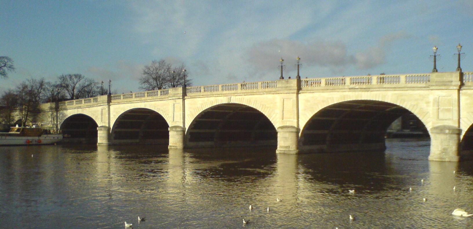 On a hot day at Kingston -Upon-Thames